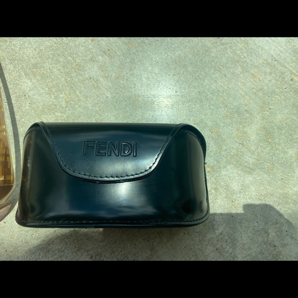 FENDI SUNGLASSES - Picture 10 of 10